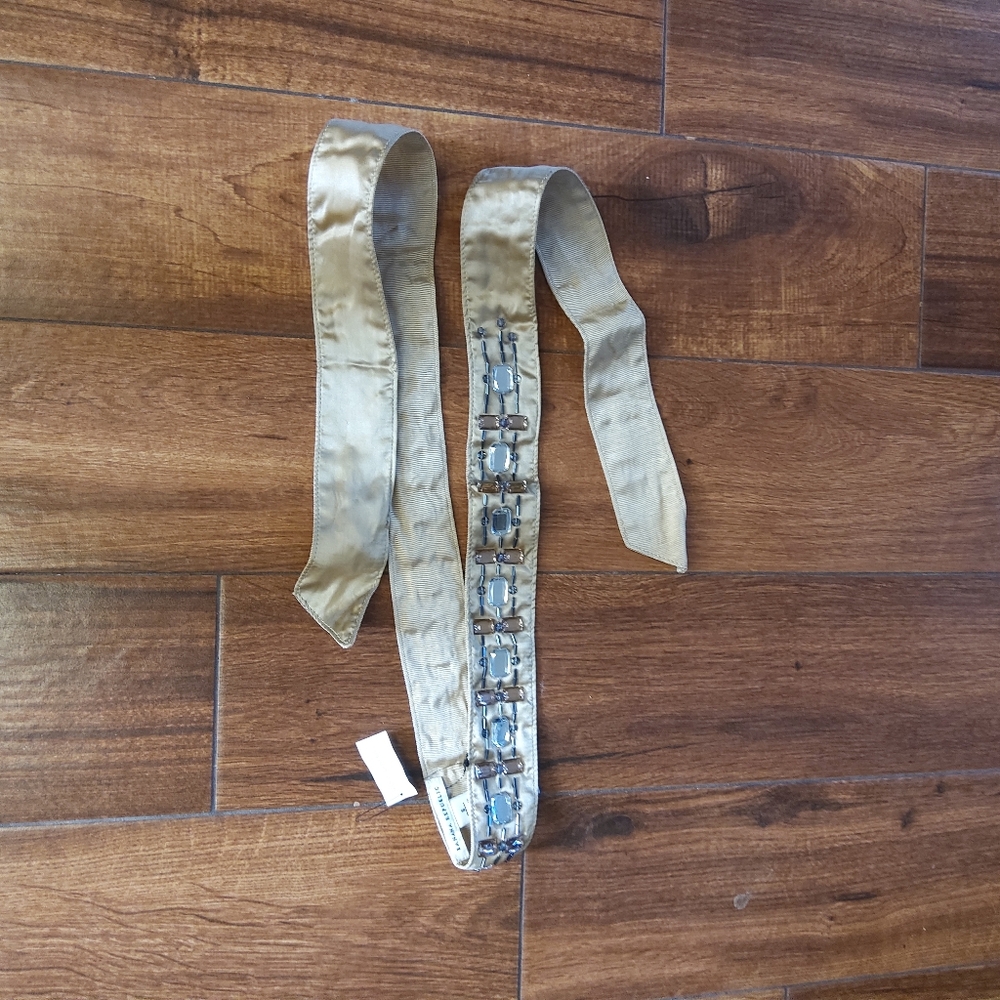 💥NEW💥100% Silk Cream Belt w/ Beads & Stones